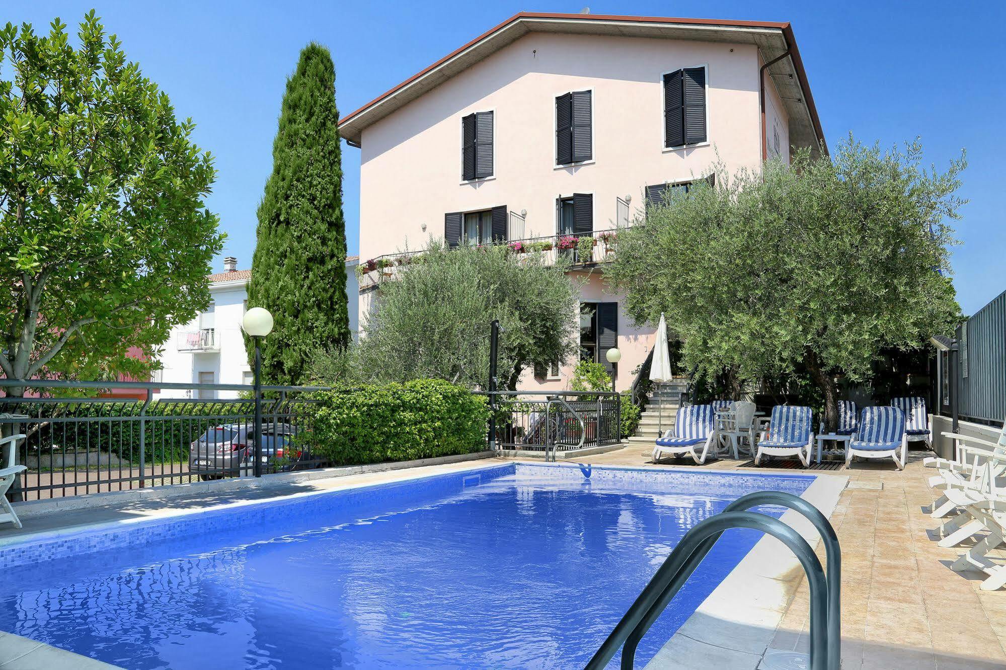 Hotel Santa Maria - Bardolino Town Center エクステリア 写真